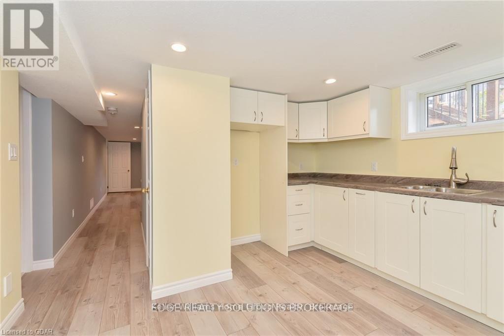 130 FORFAR STREET E - 27