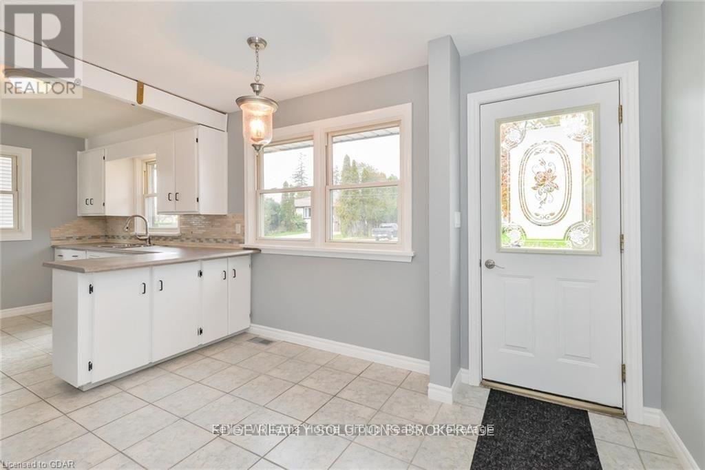 130 FORFAR STREET E - 5