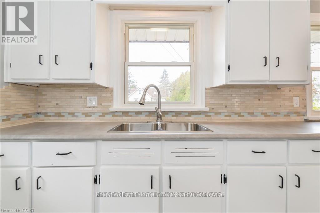 130 FORFAR STREET E - 8