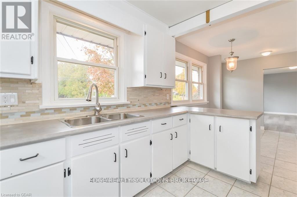 130 FORFAR STREET E - 9
