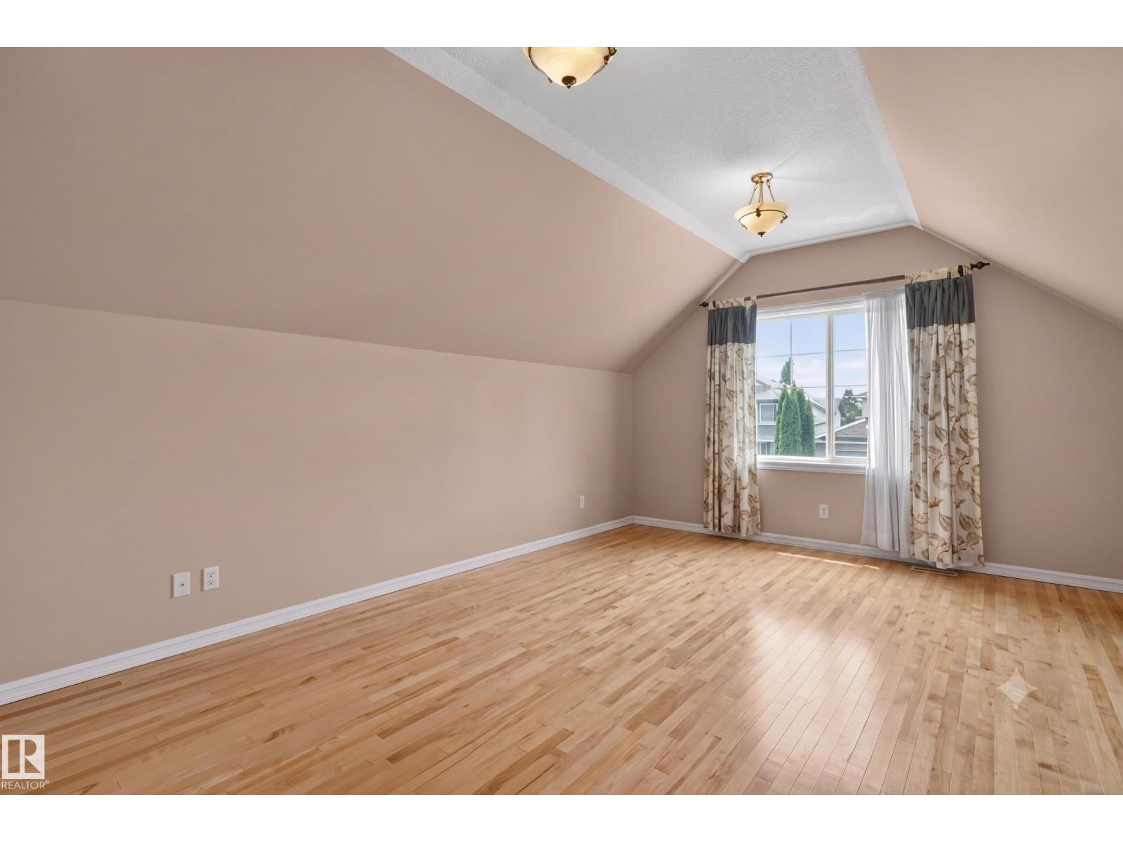 572 BYRNE CR SW - 28
