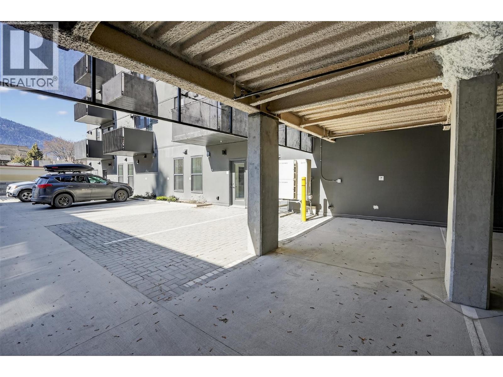 #403 514 VICTORIA Street - 35