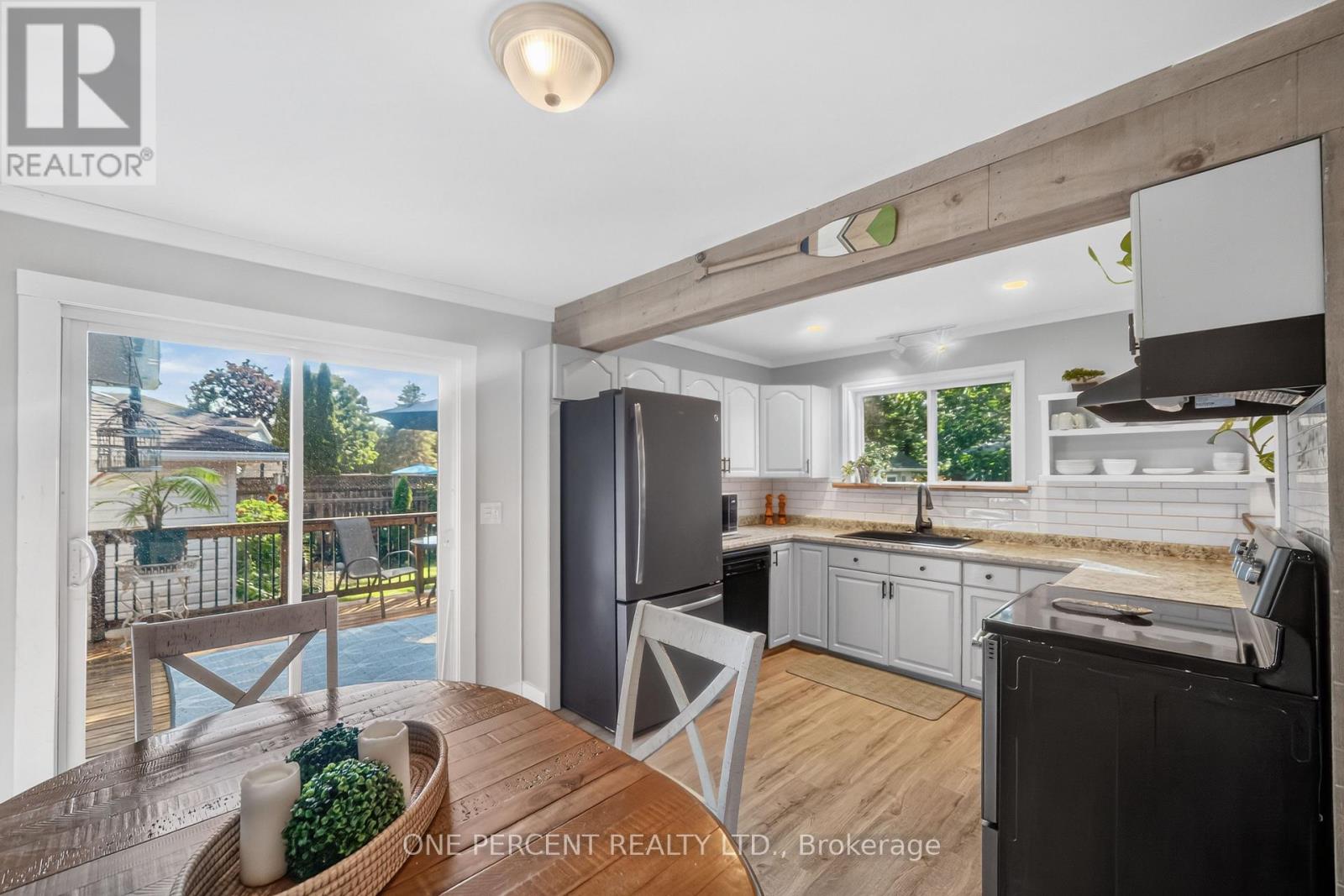 608 BROADVIEW AVENUE - 17