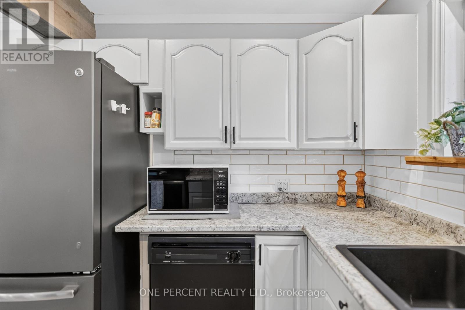 608 BROADVIEW AVENUE - 19