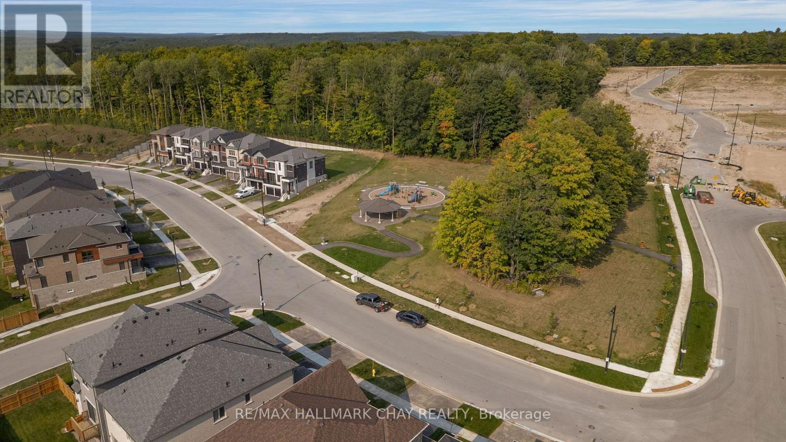 4 PERIWINKLE ROAD - 32