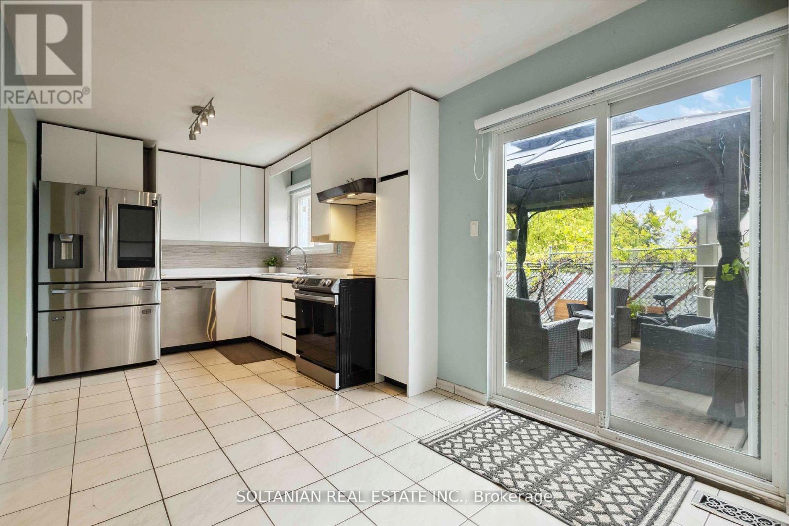 102 ELNATHAN CRESCENT - 12
