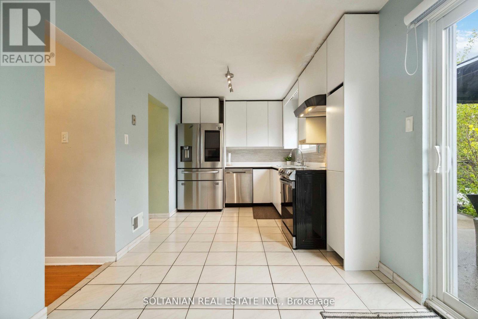 102 ELNATHAN CRESCENT - 13