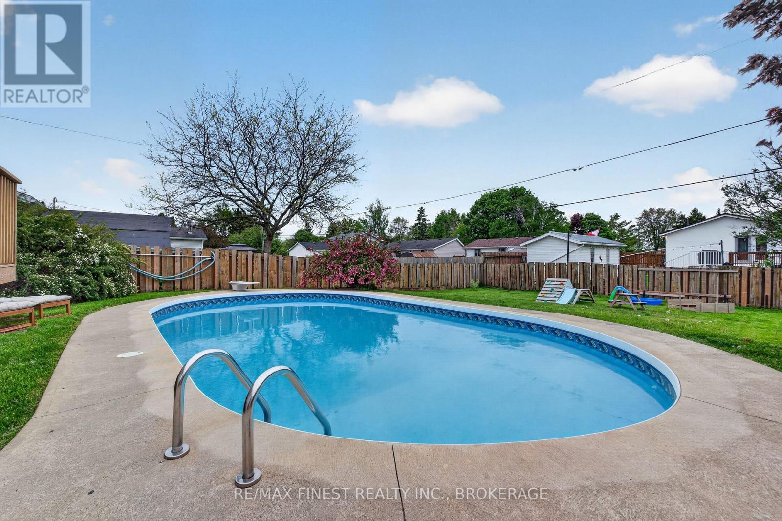 14 CHESTERFIELD DRIVE - 31