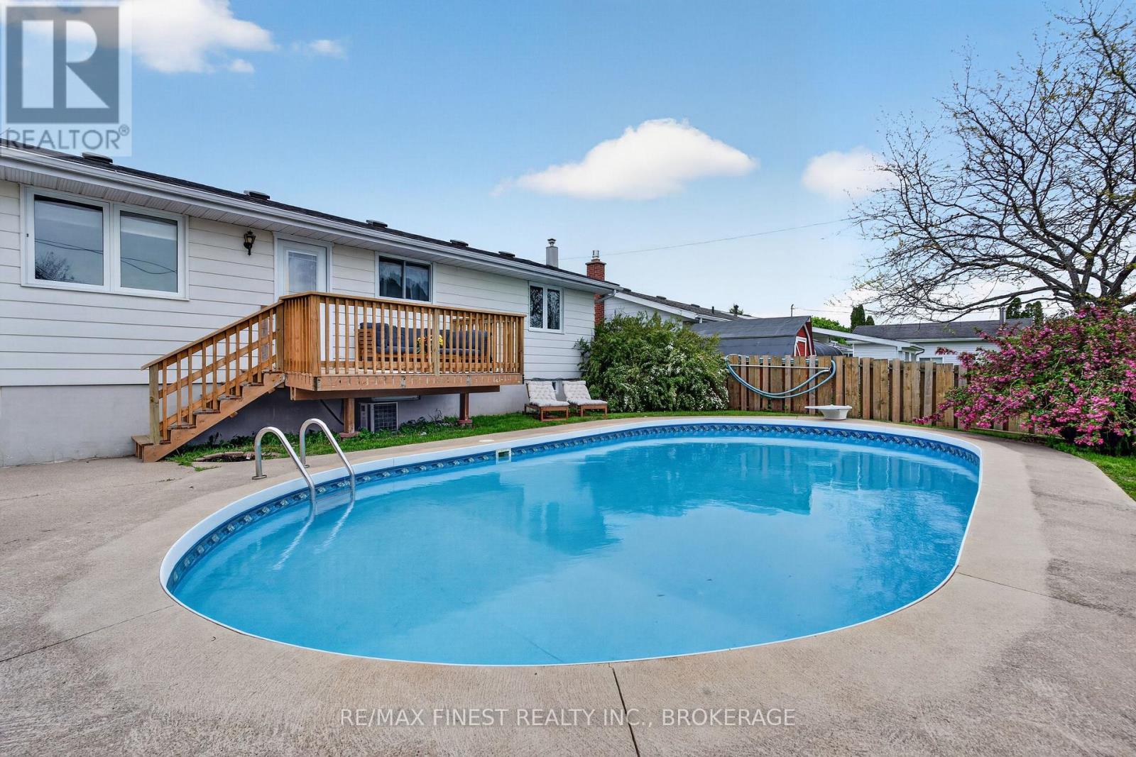 14 CHESTERFIELD DRIVE - 32