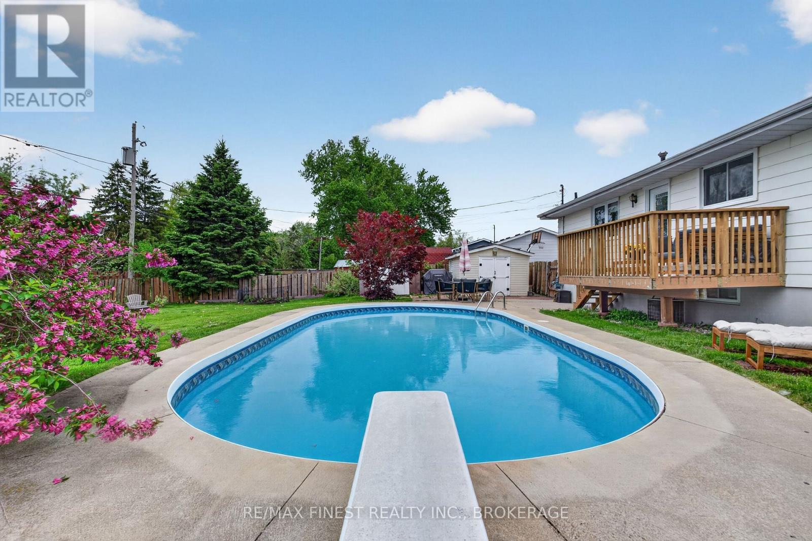 14 CHESTERFIELD DRIVE - 33