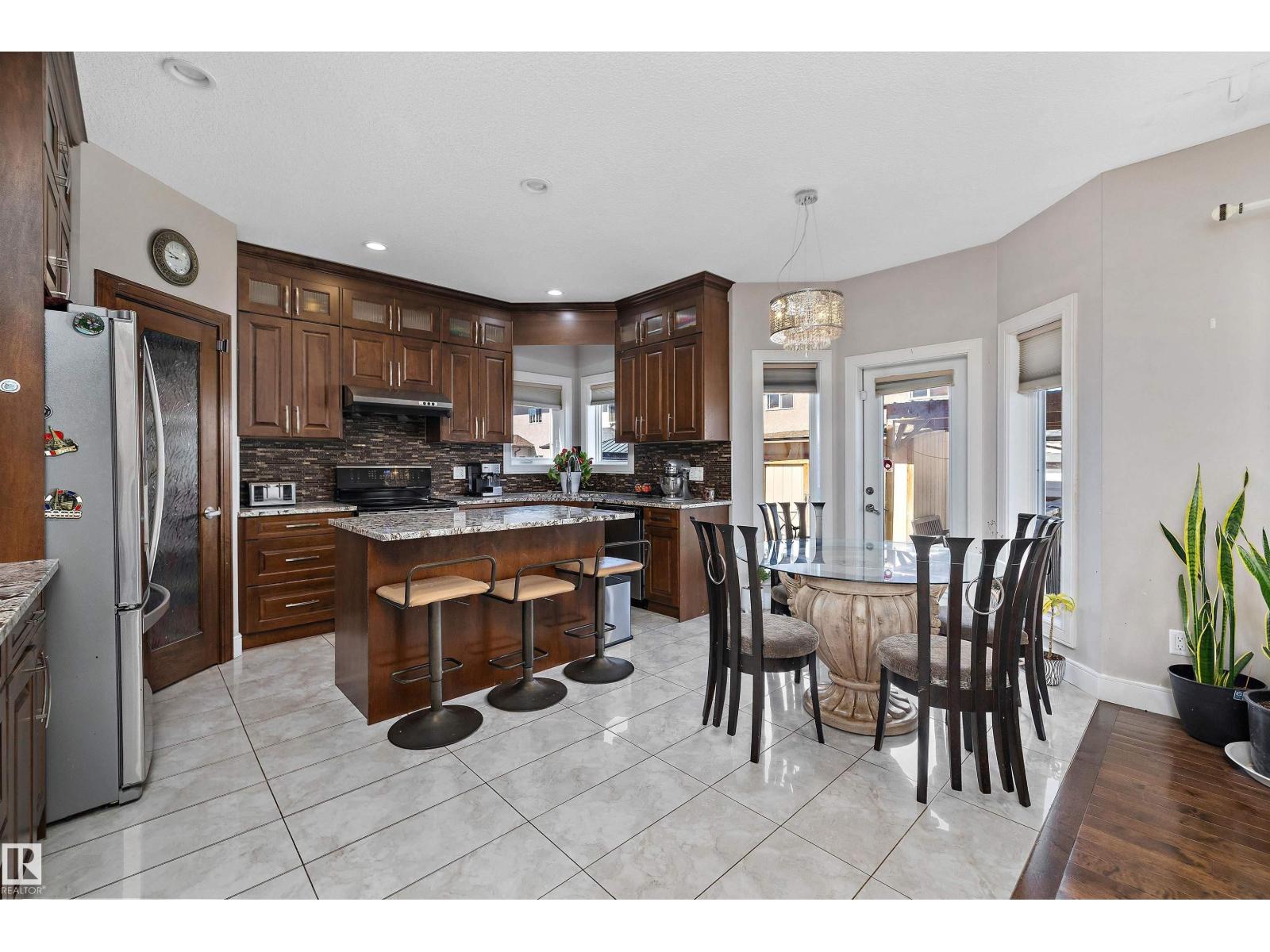 16742 61 ST NW - 16