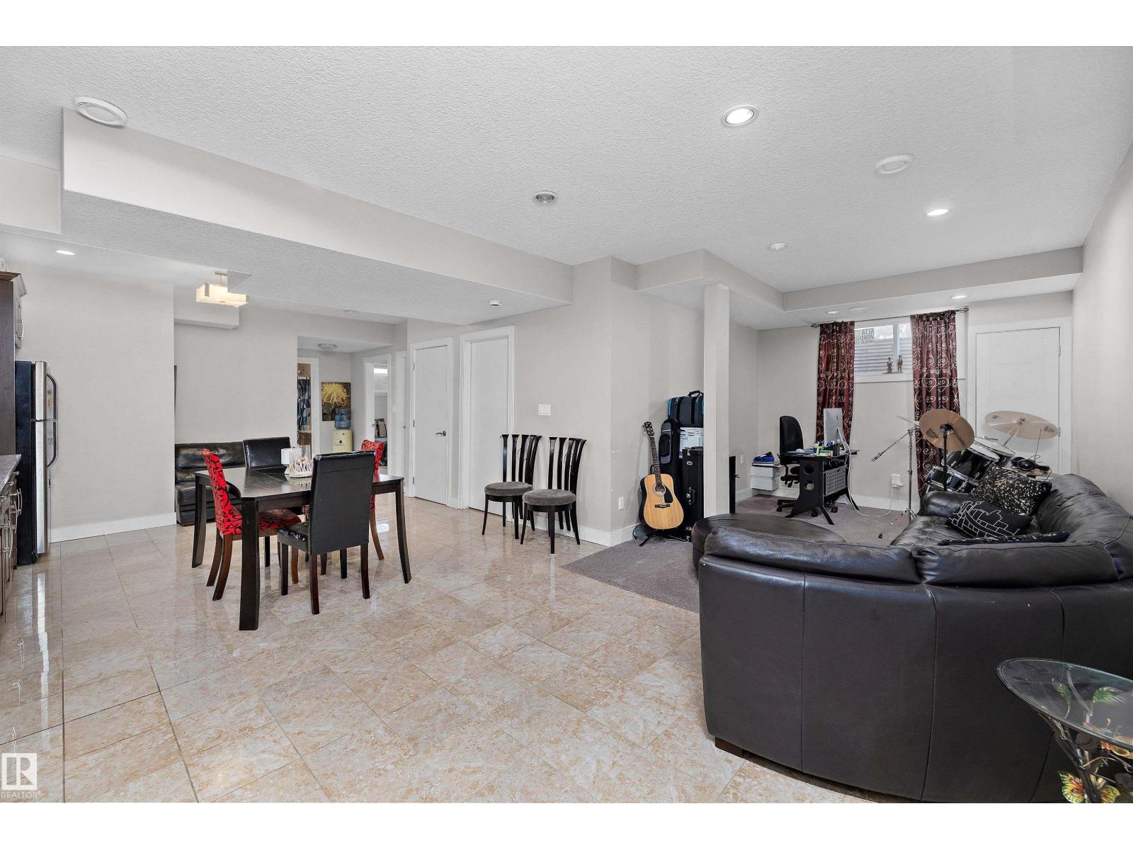 16742 61 ST NW - 50
