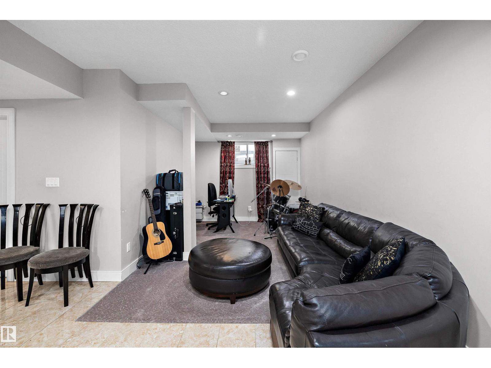 16742 61 ST NW - 52