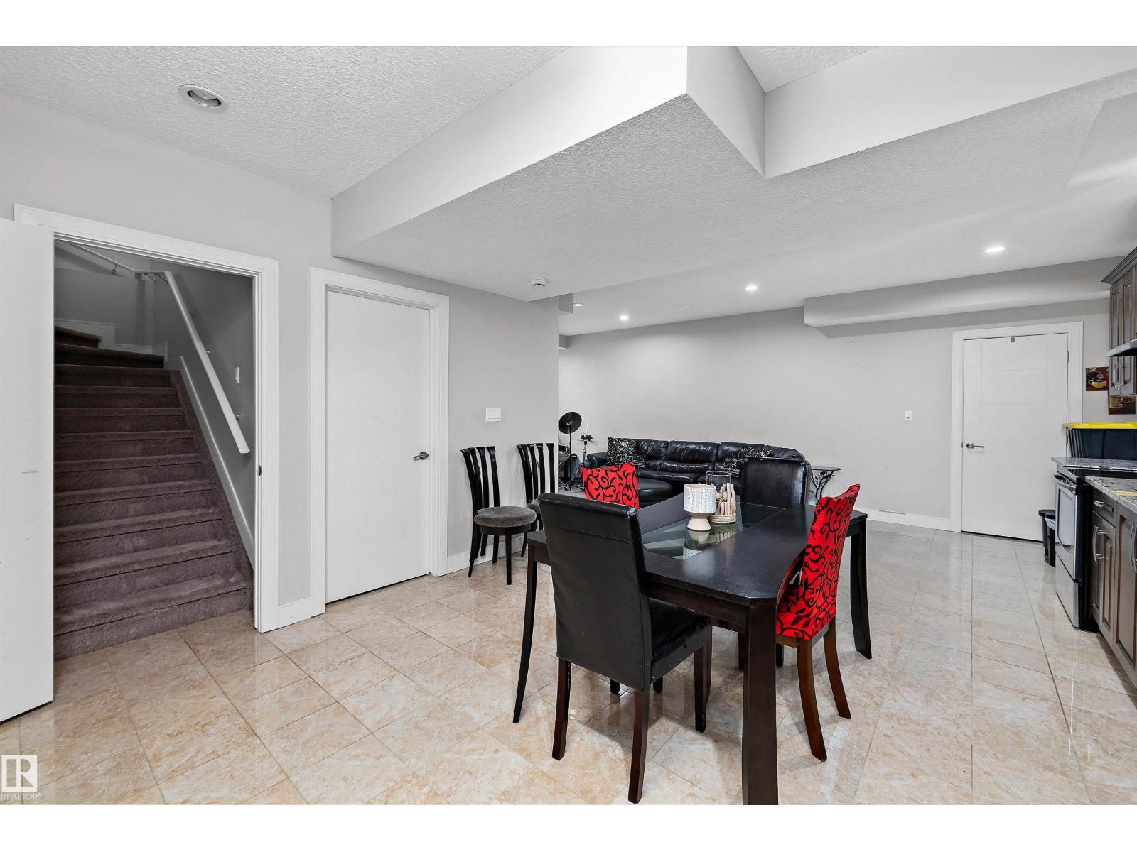 16742 61 ST NW - 54