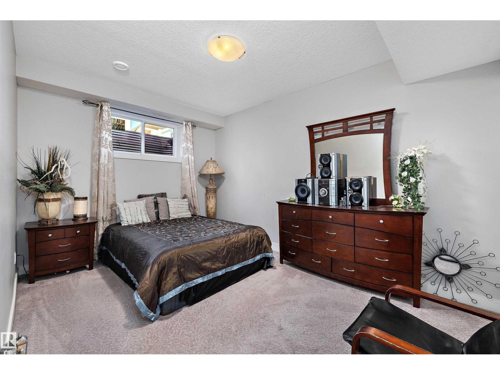 16742 61 ST NW - 55