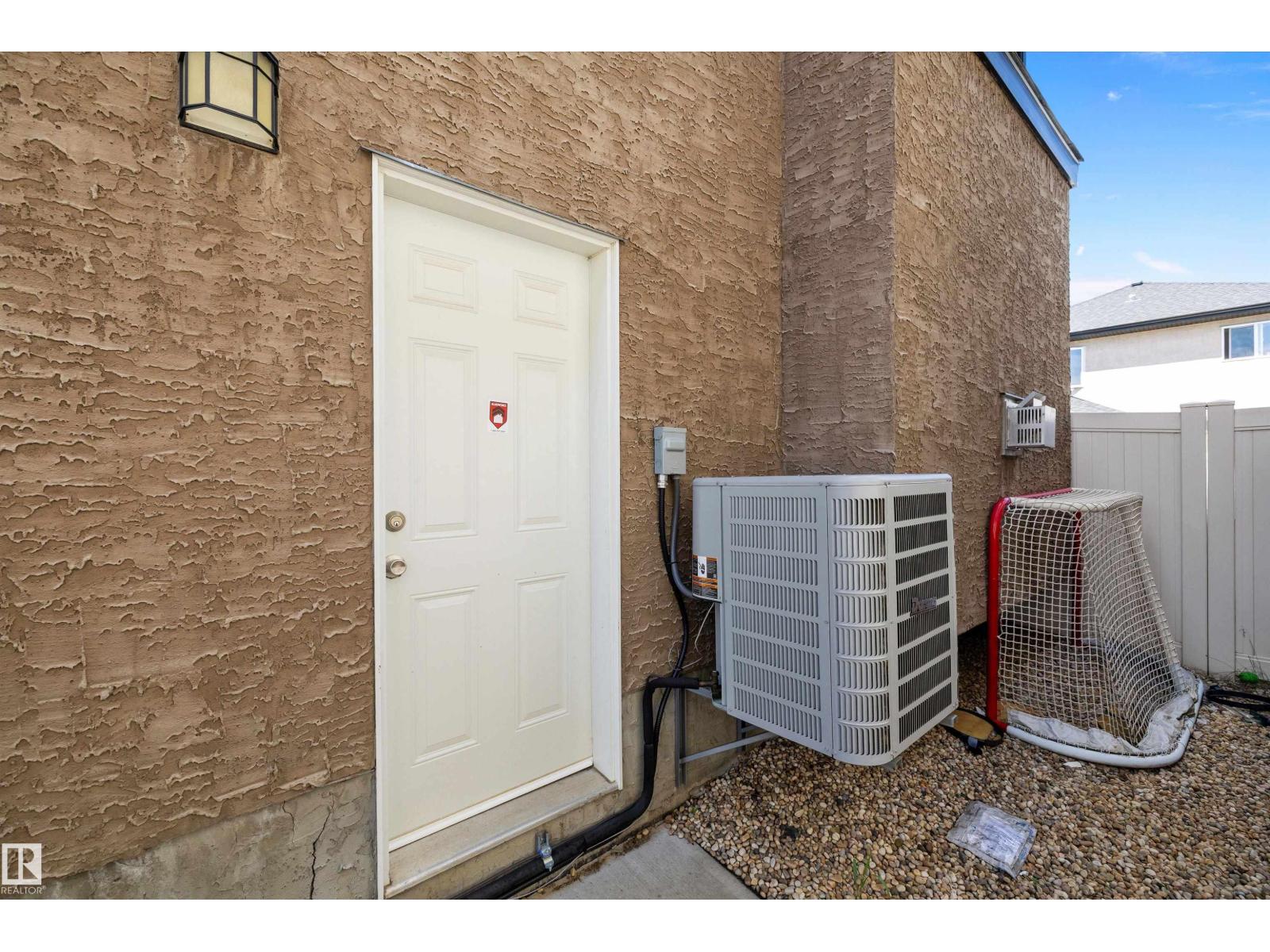16742 61 ST NW - 62