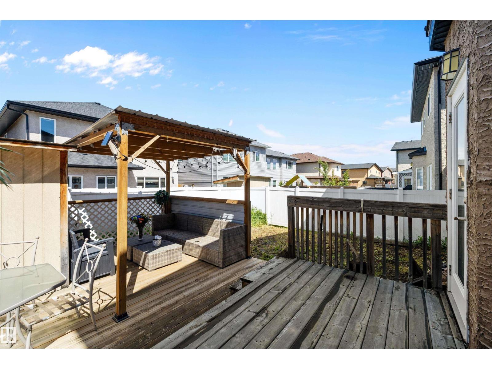 16742 61 ST NW - 64