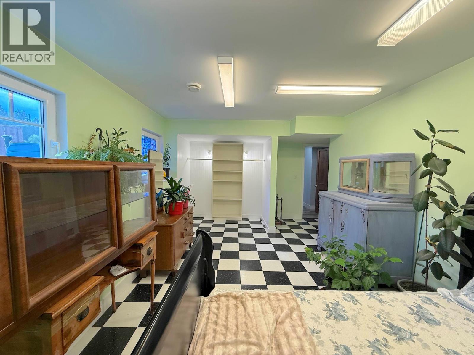 4240 Vancouver Avenue E - 16
