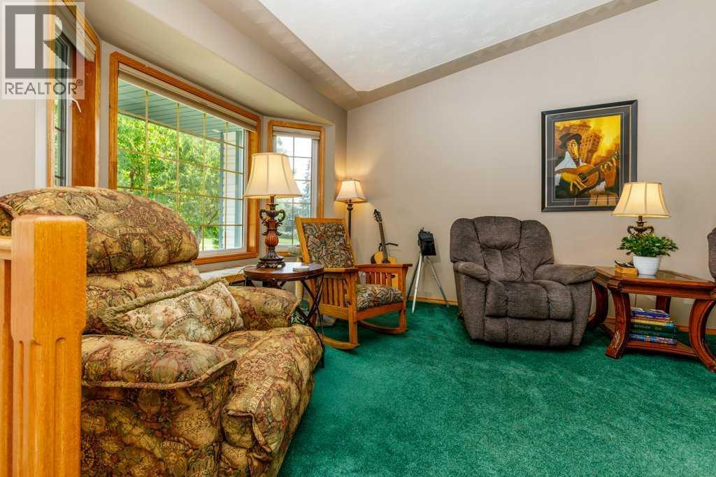 4646 52 Avenue - photo 5