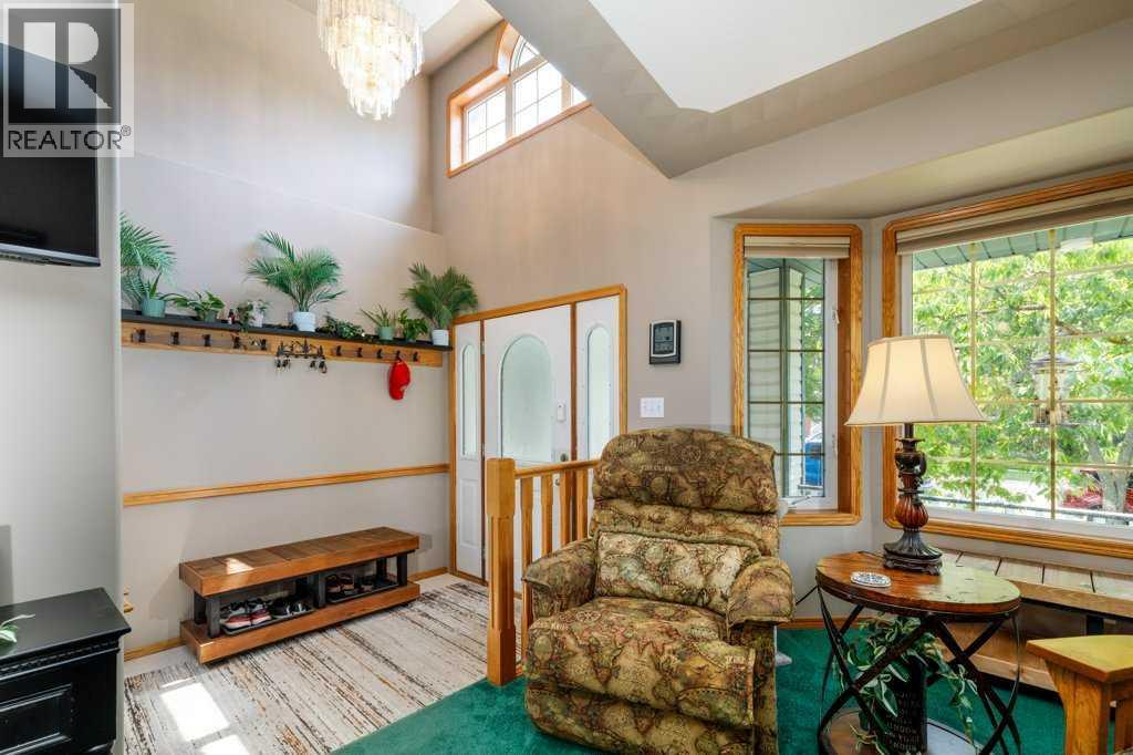 4646 52 Avenue - photo 3