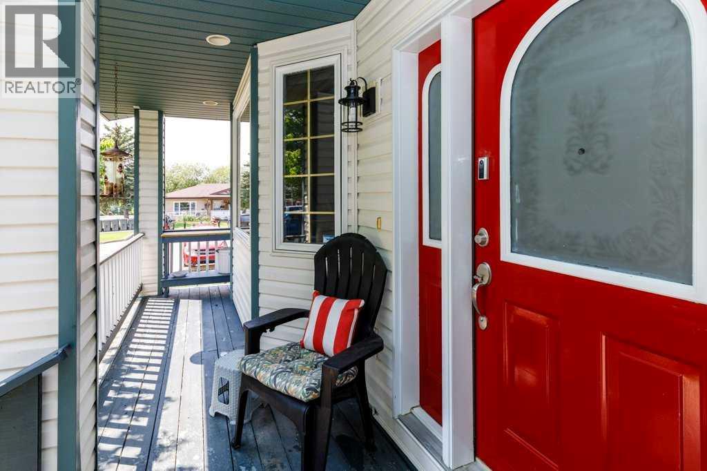 4646 52 Avenue - photo 2