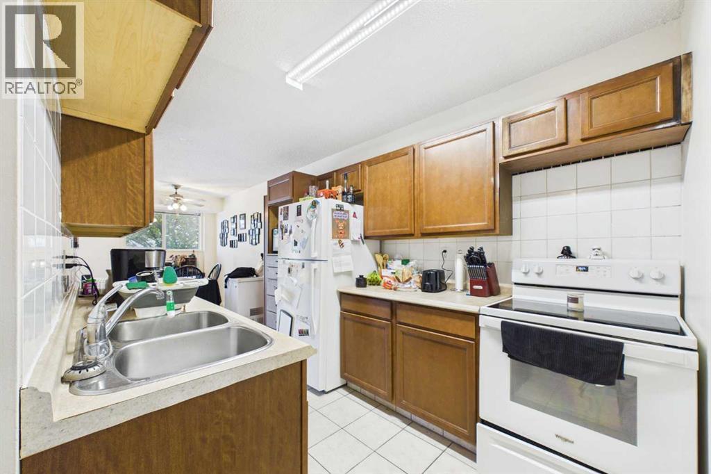 Kitchen 12'4" x7'8", Laminate Countertops, Electric Range, Tile Floor