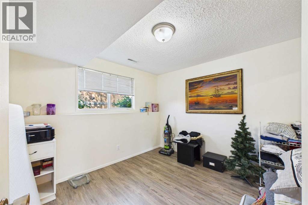 Primary Bedroom, 11'10" x12', West Vinyl Window, NW Corner, Venetian Blinds, LVP flooring, Mirrored sliding Closet doors,