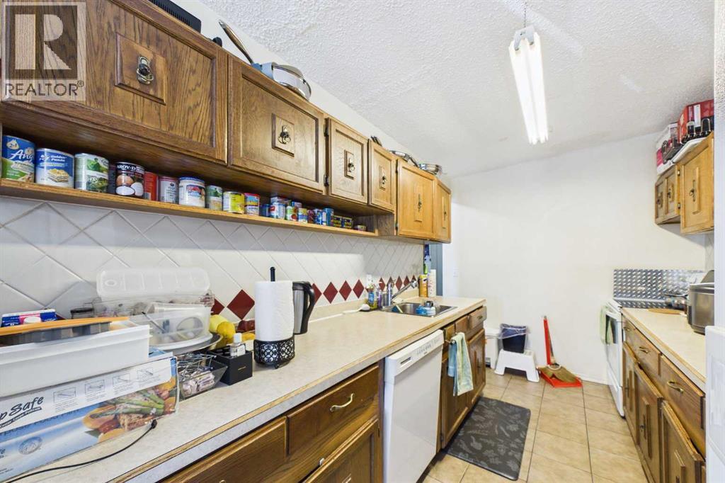 Kitchen, Kenmore Dishwasher, lots of counterspace and cabinets