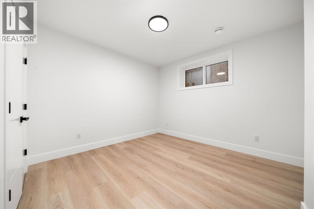 1907 28 Avenue SW - 21