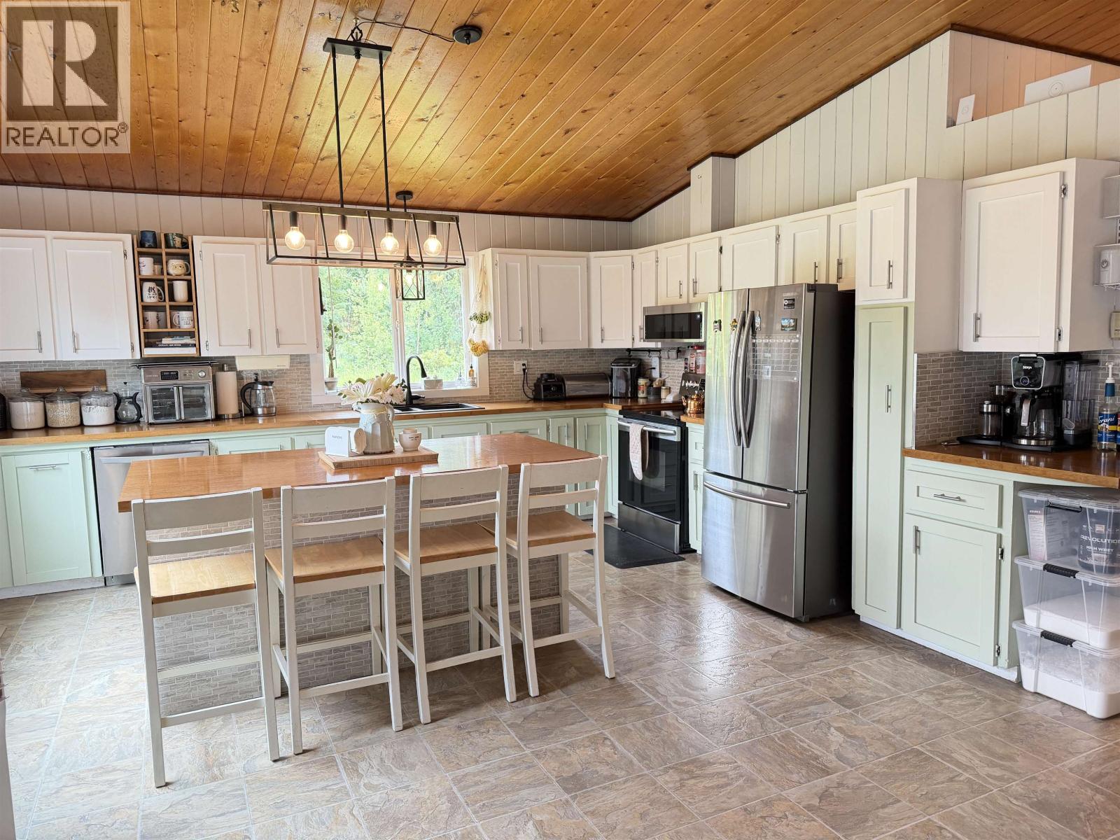 826 OAK STREET, Vanderhoof