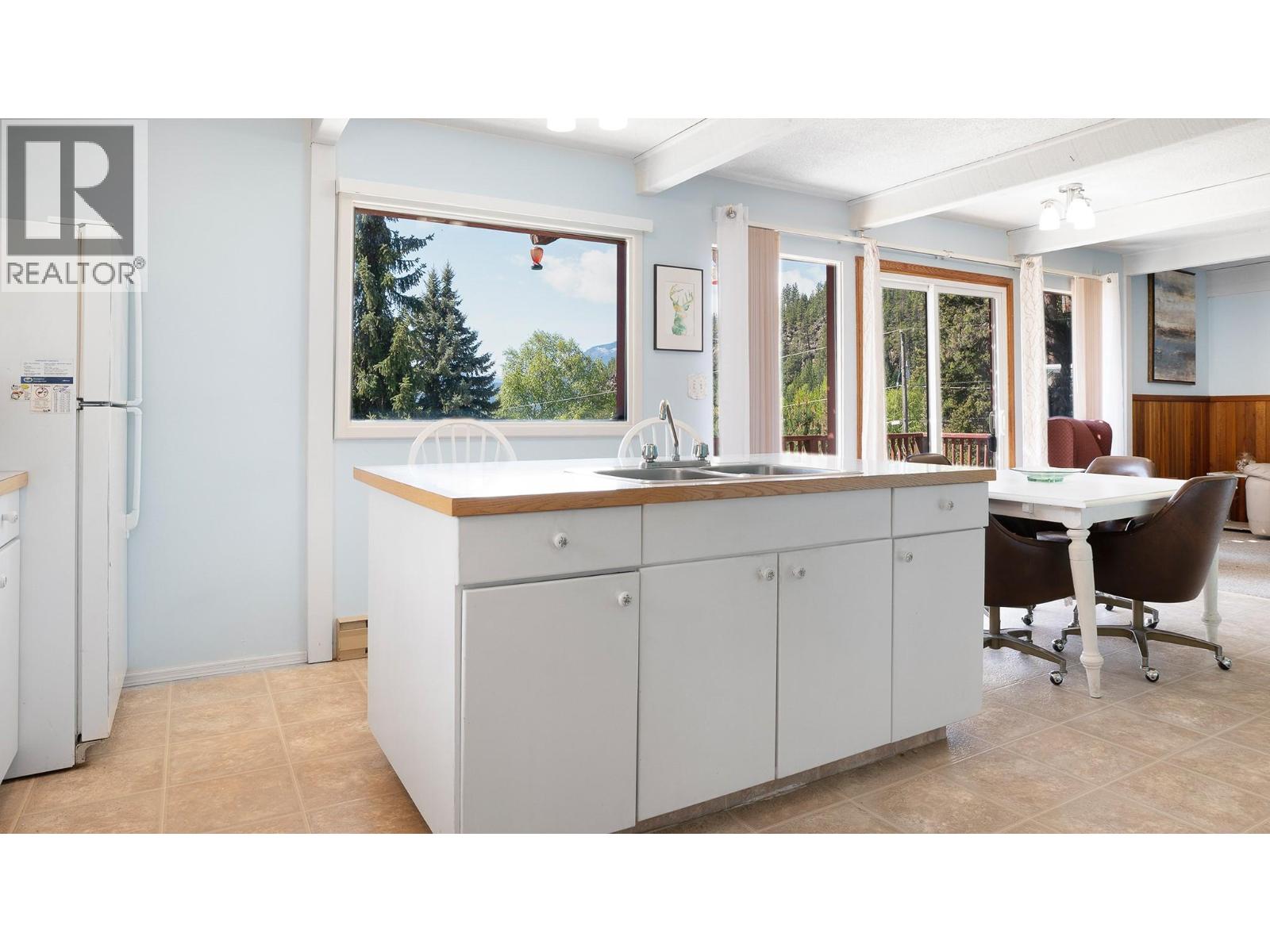 309 FOWLER Street - 4