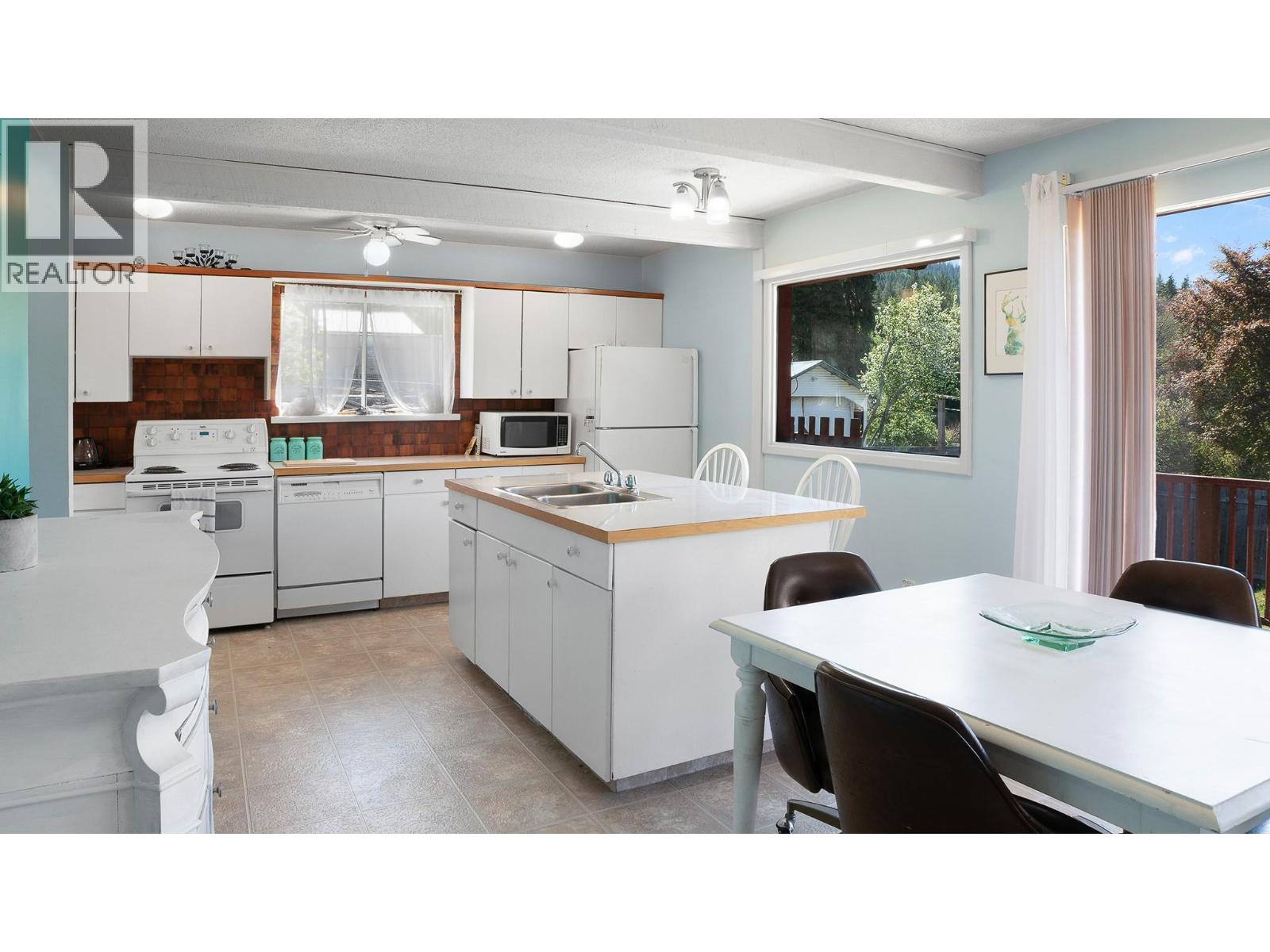 309 FOWLER Street - 6