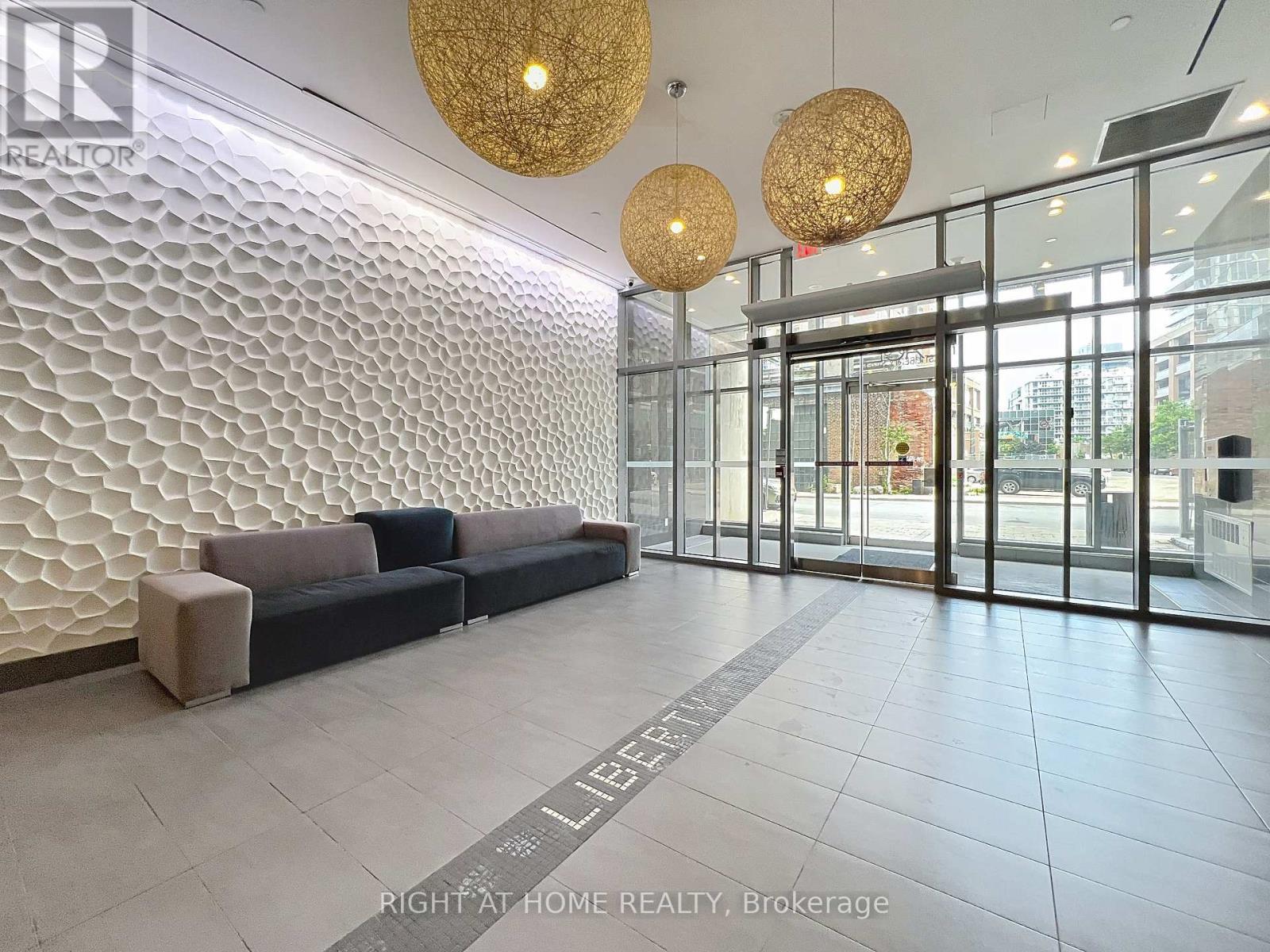#2804 150 EAST LIBERTY STREET - 23