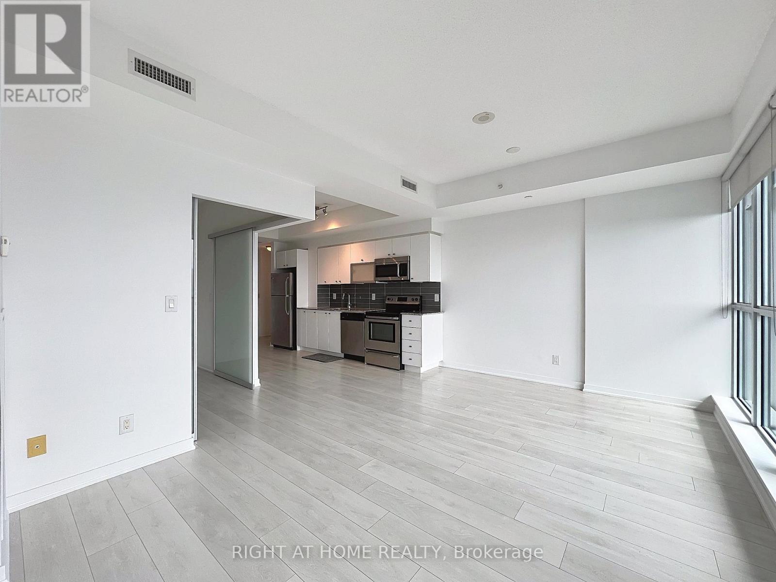 #2804 150 EAST LIBERTY STREET - 5