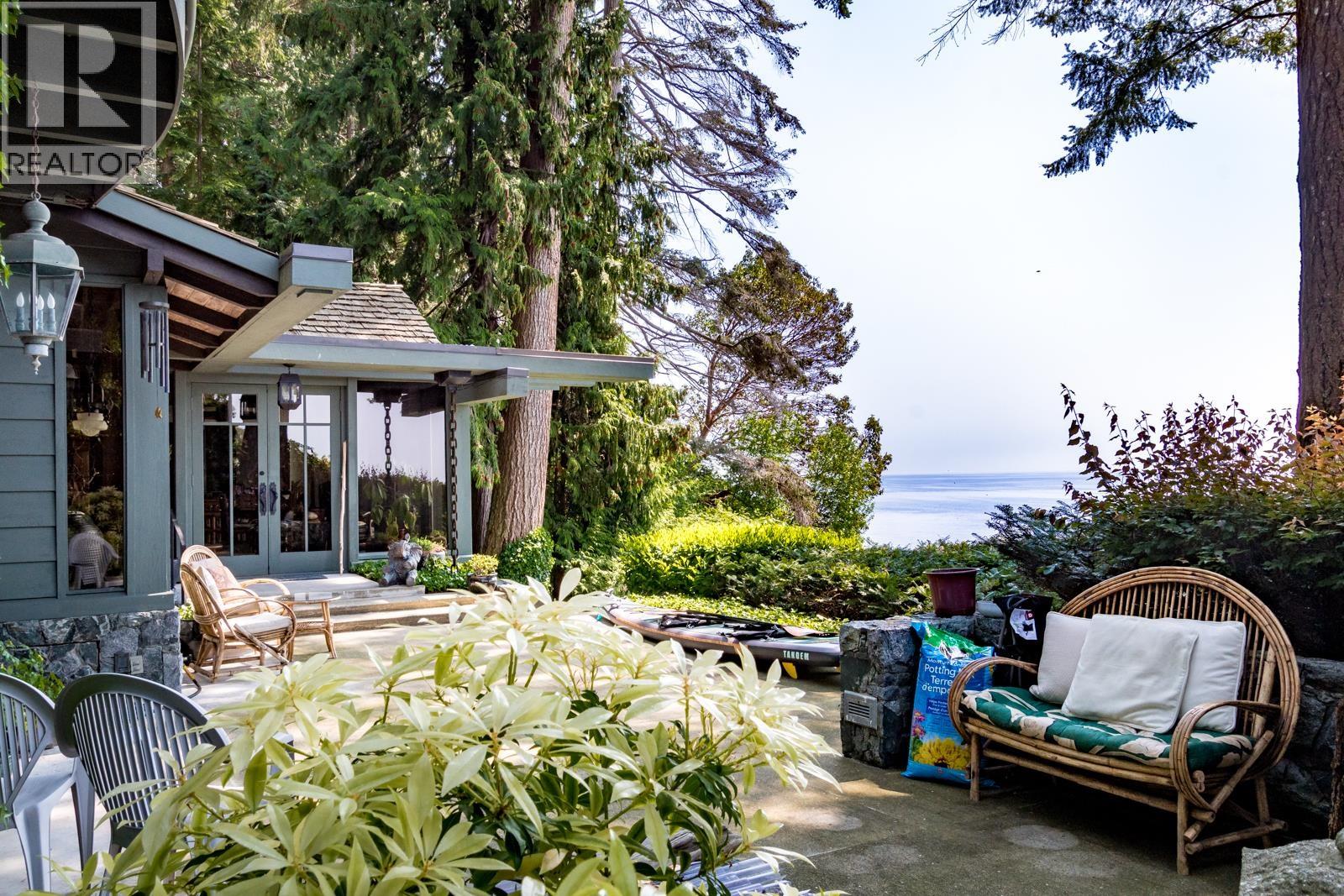 3581 BEACH AVENUE, Roberts Creek