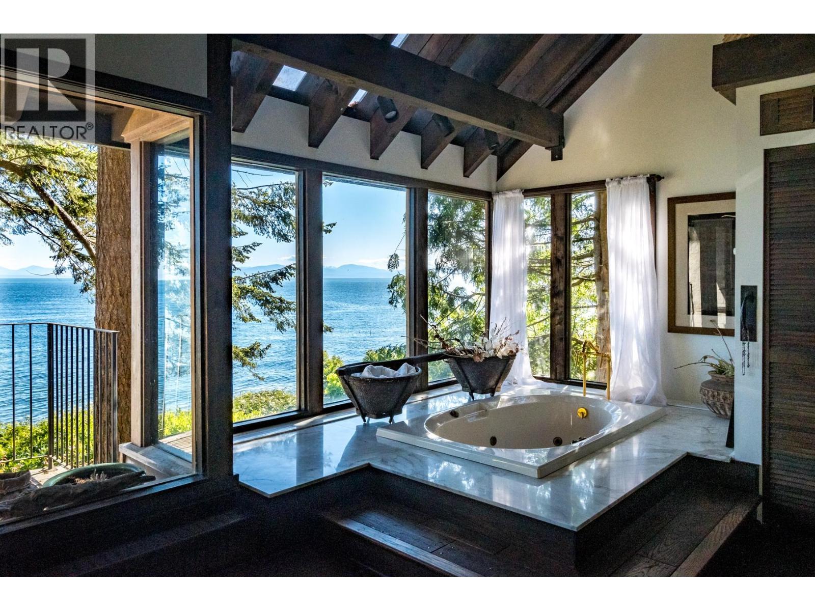 3581 BEACH AVENUE, Roberts Creek