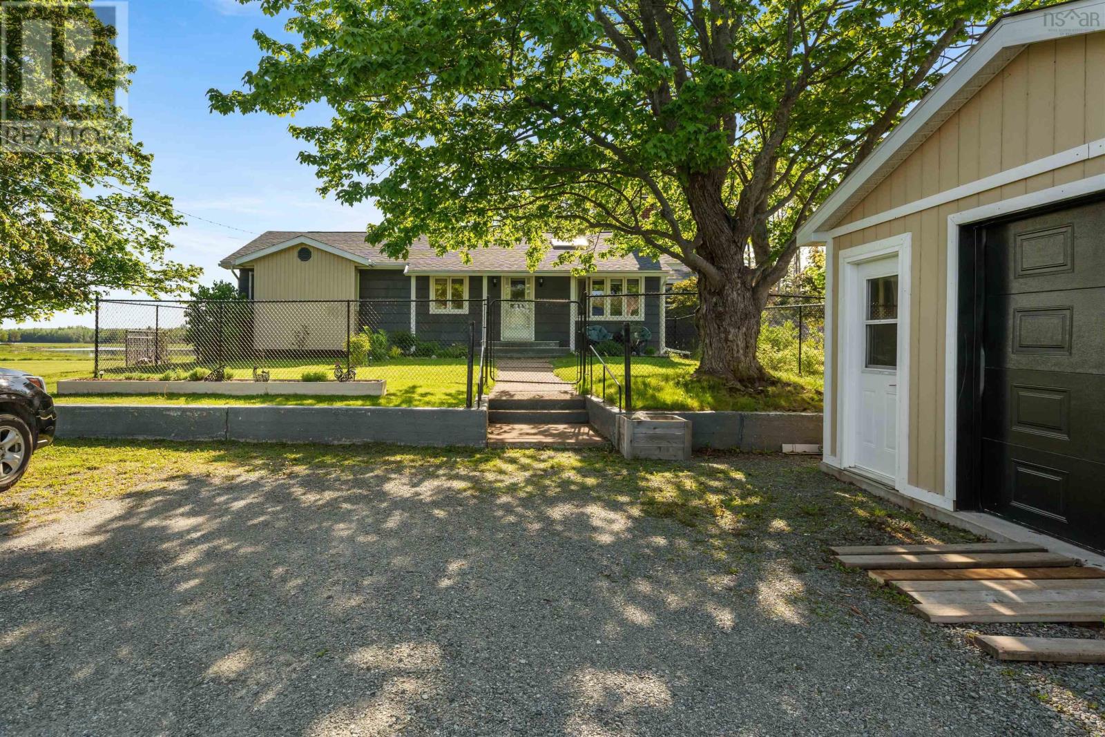 860 Granton Abercrombie Road - 1
