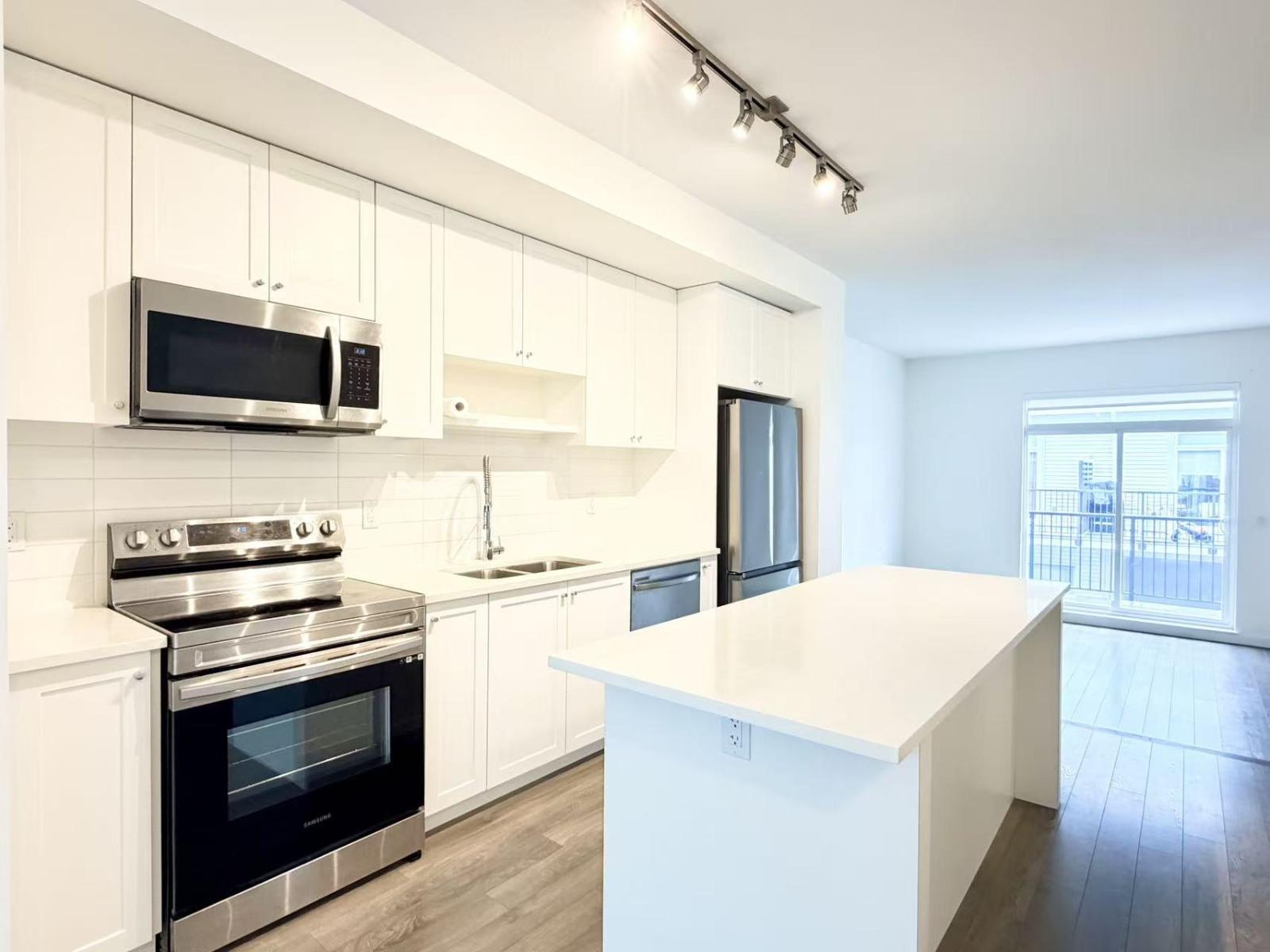 5x 15778 85 AVENUE, Surrey — photo 2