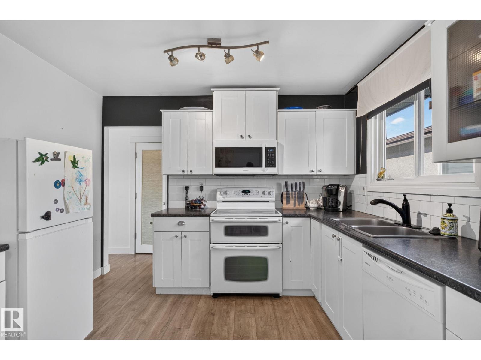 7803 73 ST NW - 12