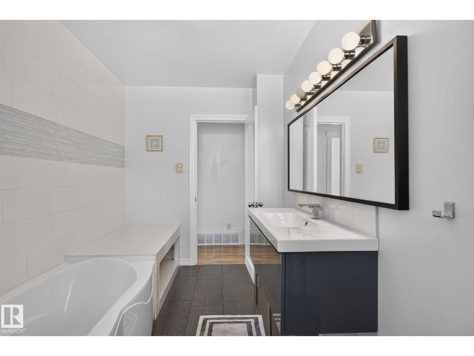 7803 73 ST NW - 15