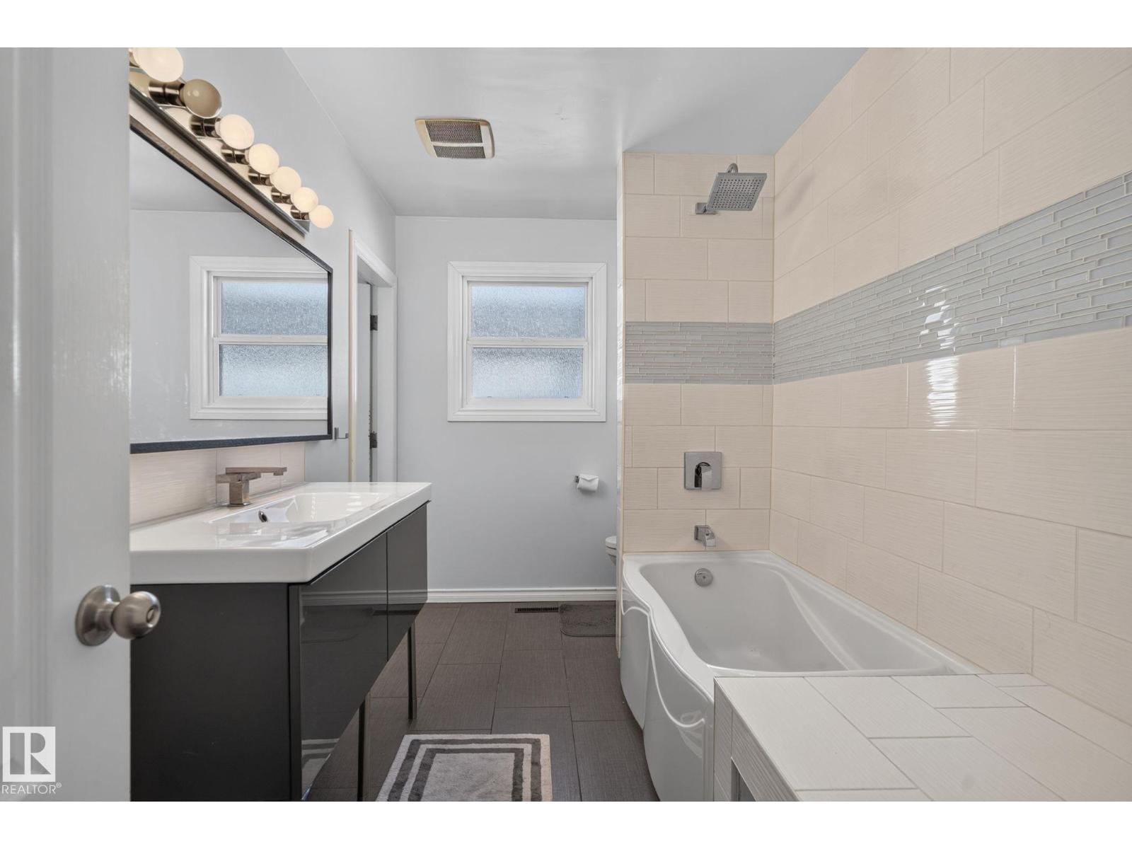 7803 73 ST NW - 16
