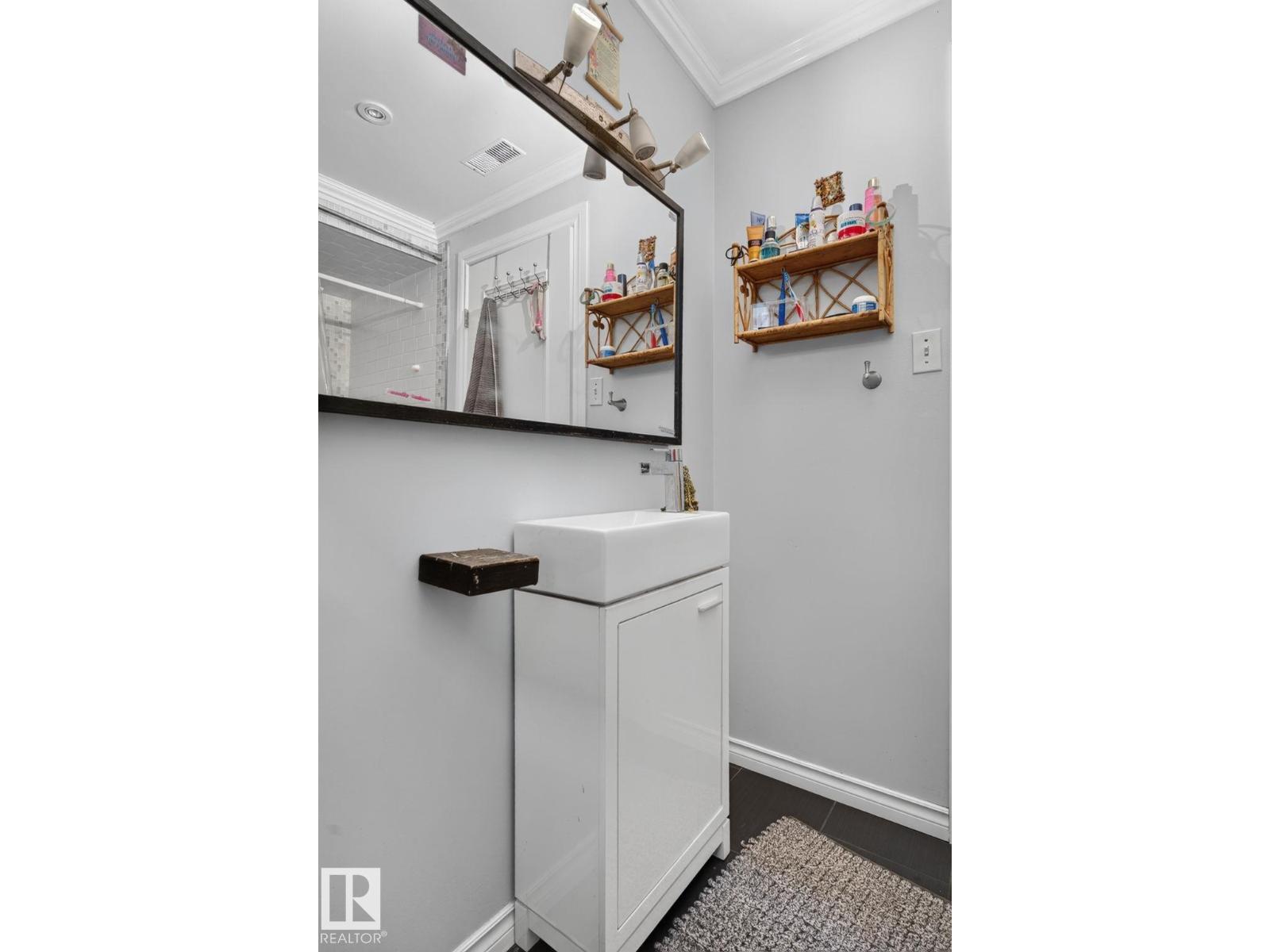 7803 73 ST NW - 25