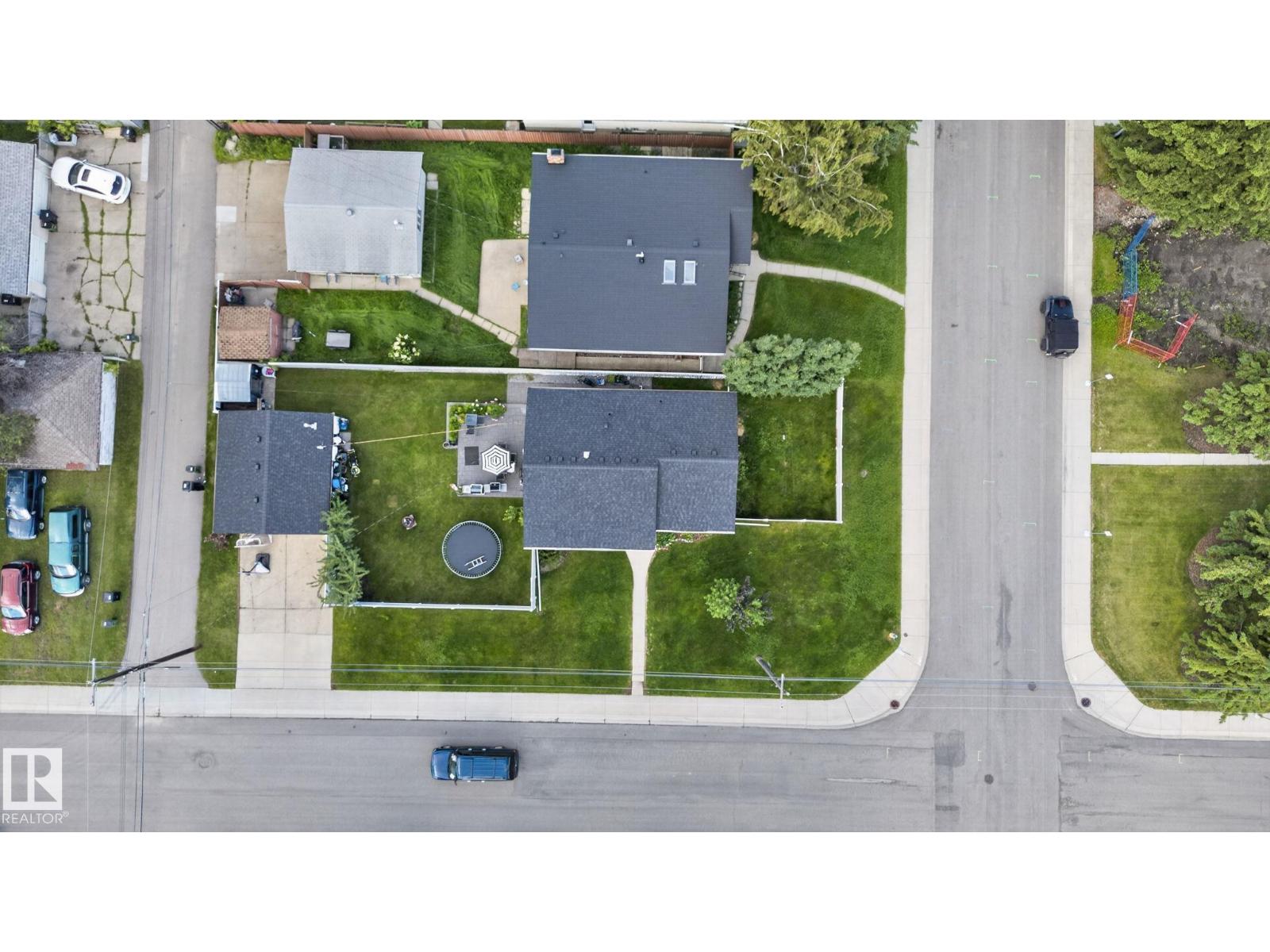 7803 73 ST NW - 3