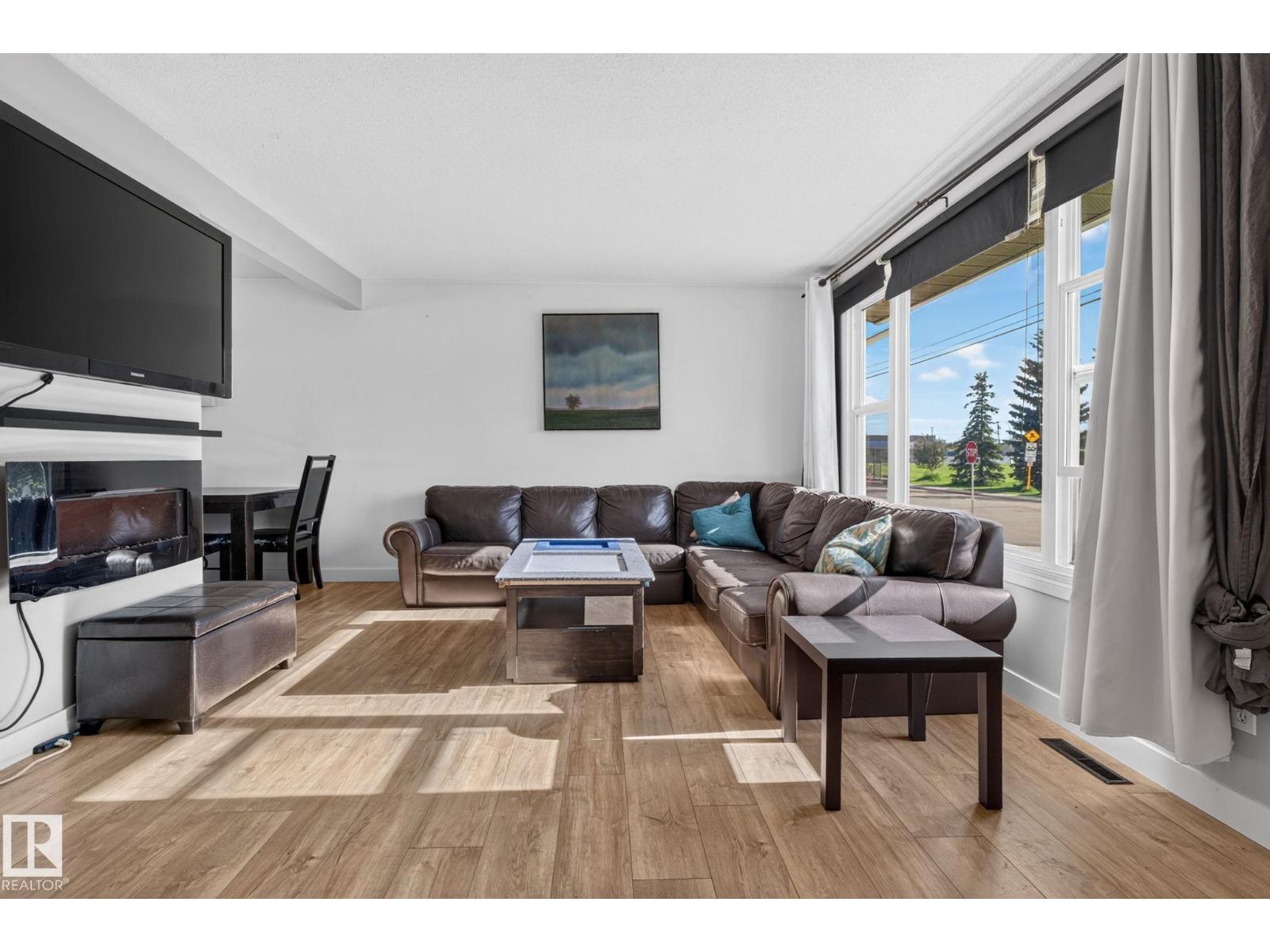 7803 73 ST NW - 9