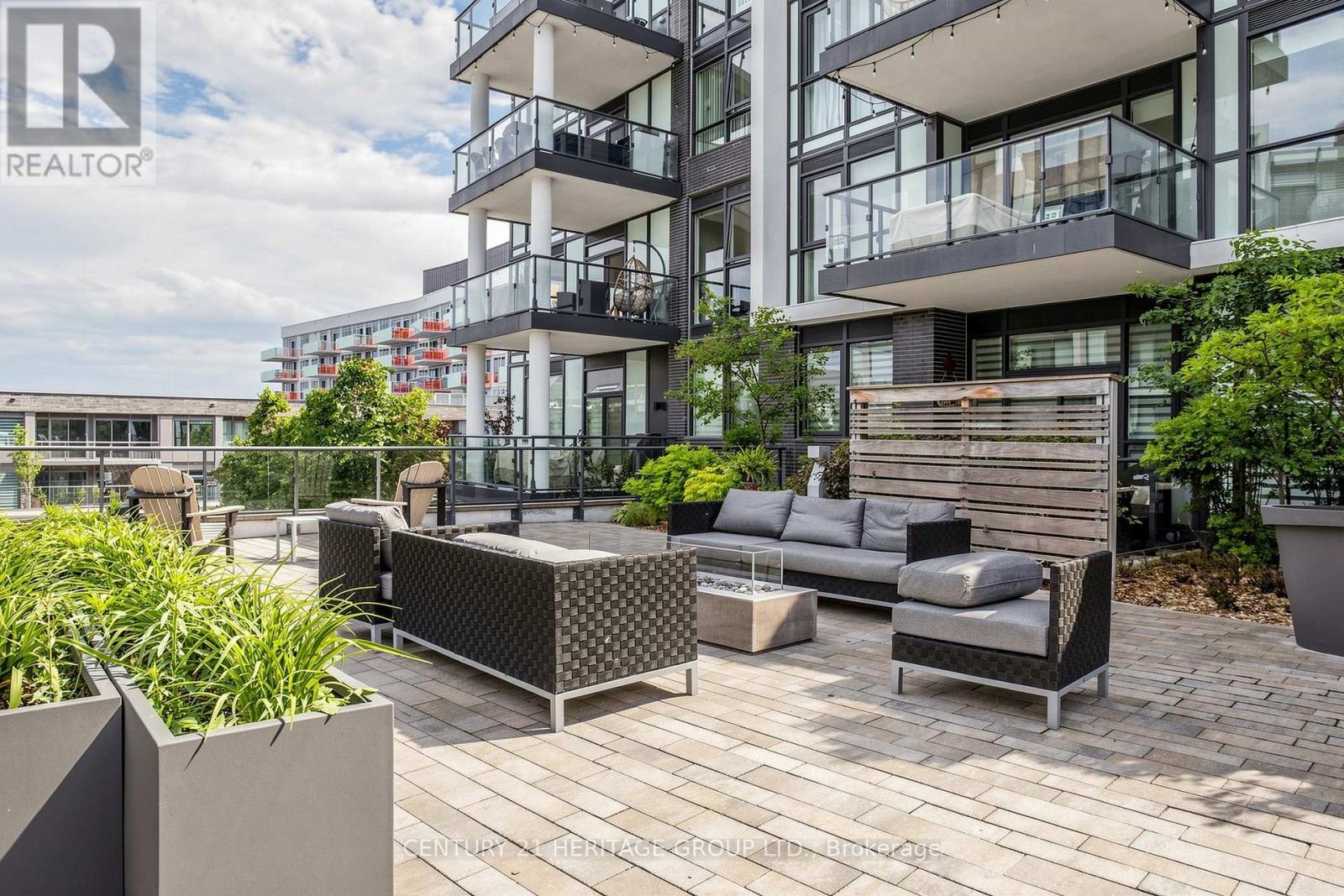 #202 375 SEA RAY AVENUE - 37