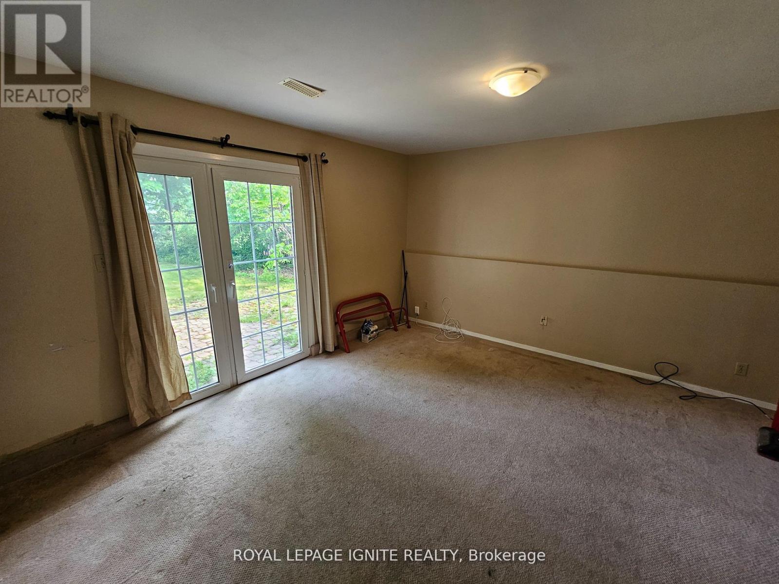 253 WOODLAND DRIVE N - 14