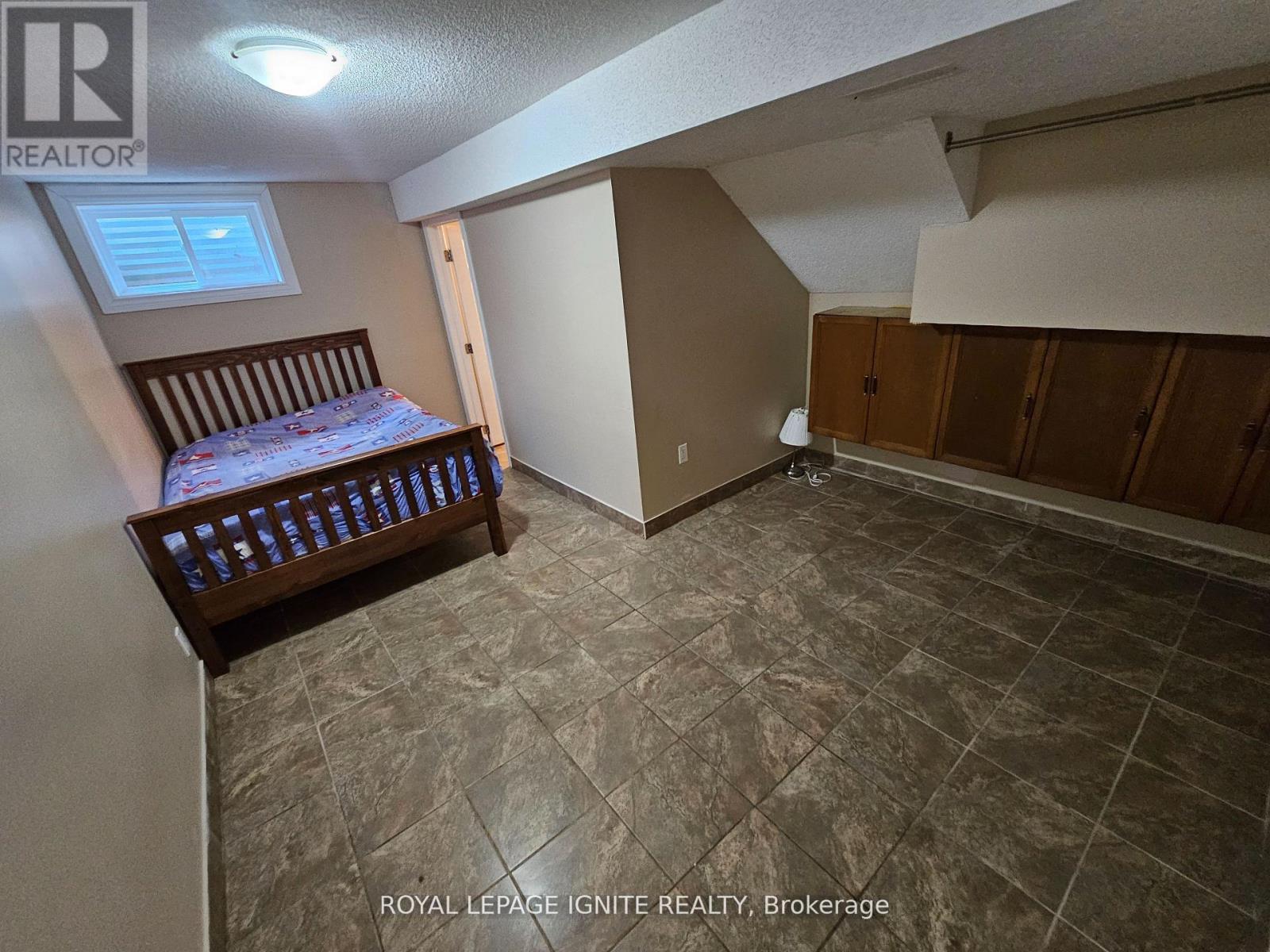 253 WOODLAND DRIVE N - 16