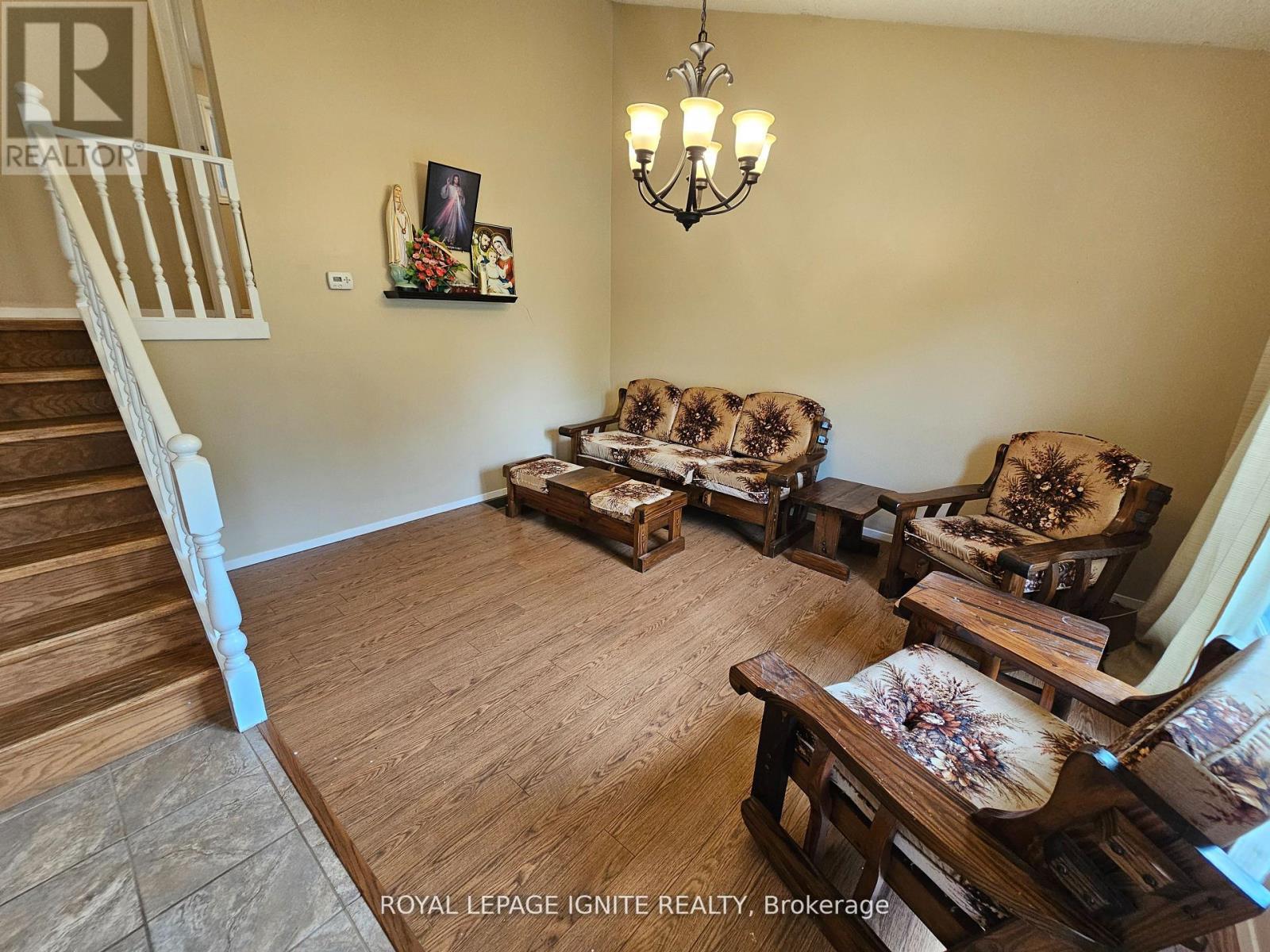 253 WOODLAND DRIVE N - 2