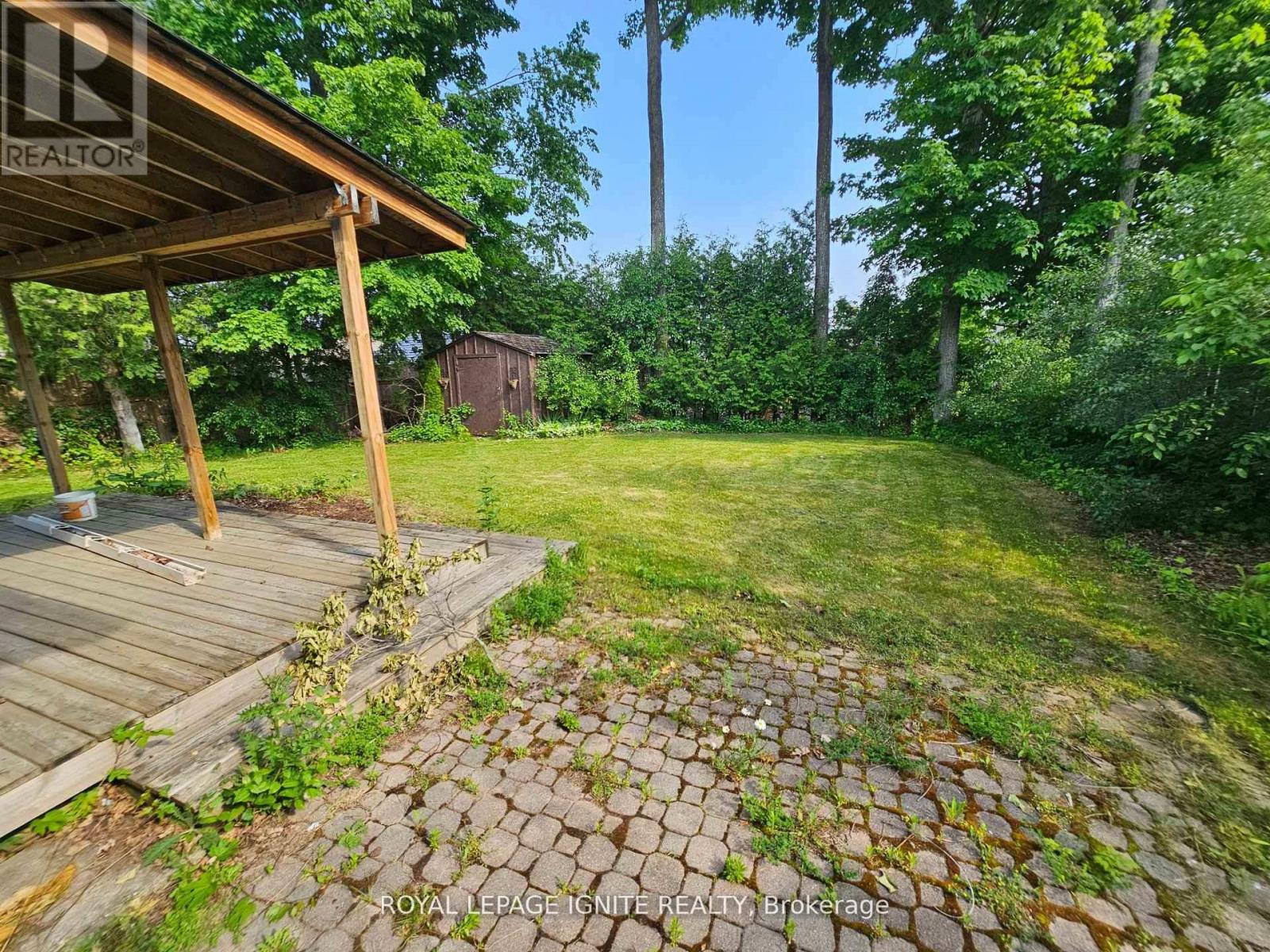 253 WOODLAND DRIVE N - 24