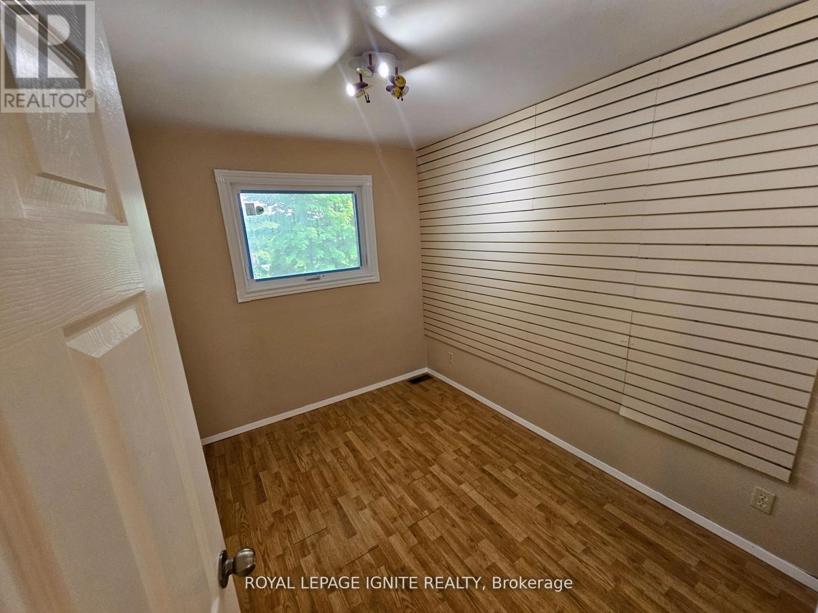 253 WOODLAND DRIVE N - 6